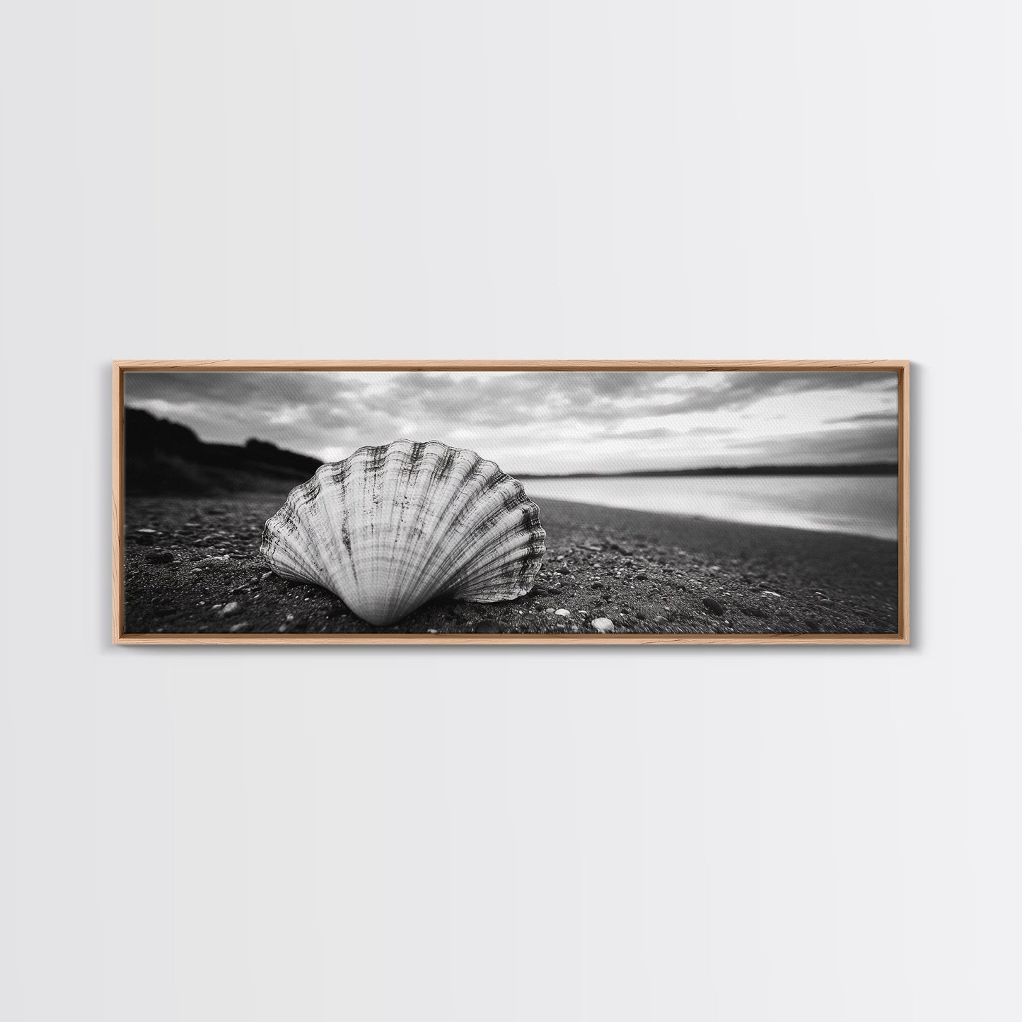 Muschel am Strand, Monochromes Küstenmotiv, Leinwanddruck, Boho-Wandkunst, Badezimmerdekoration, Natürliche Strandästhetik, Vom Meer inspirierte Kunst