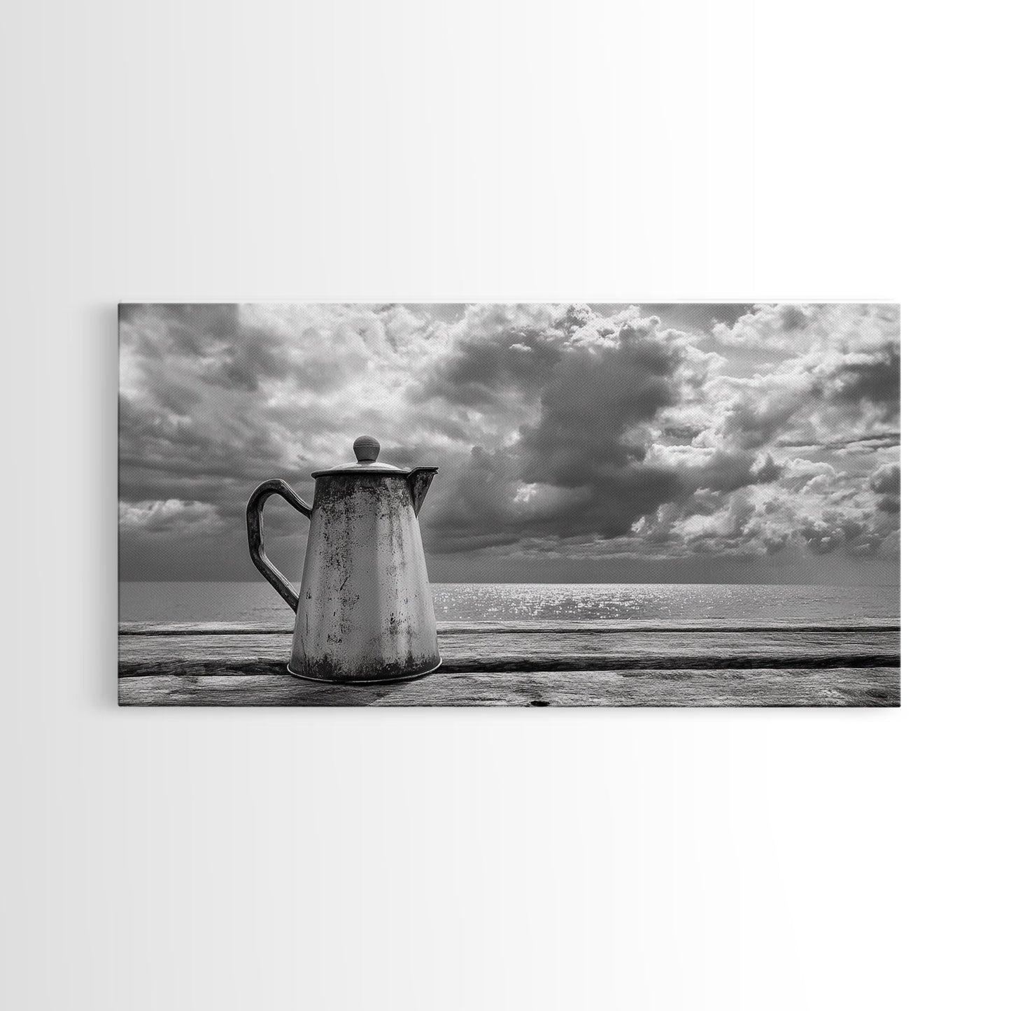 Kaffeekanne am Meer, Stillleben mit Meerblick, Rustikaler Morgen, Gerahmter Leinwanddruck, Maritime Wandkunst, Strandküchendekoration, Stimmungsvolle Naturkunst