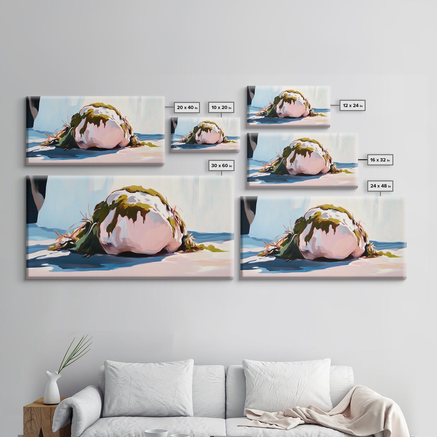 Moosbewachsener Felsen am Strand, Naturkunst am Meer, Erdiger Meeresdruck, Ruhige Zen-Dekoration, Organische minimalistische Ästhetik, Leinwanddruck fürs Wohnzimmer