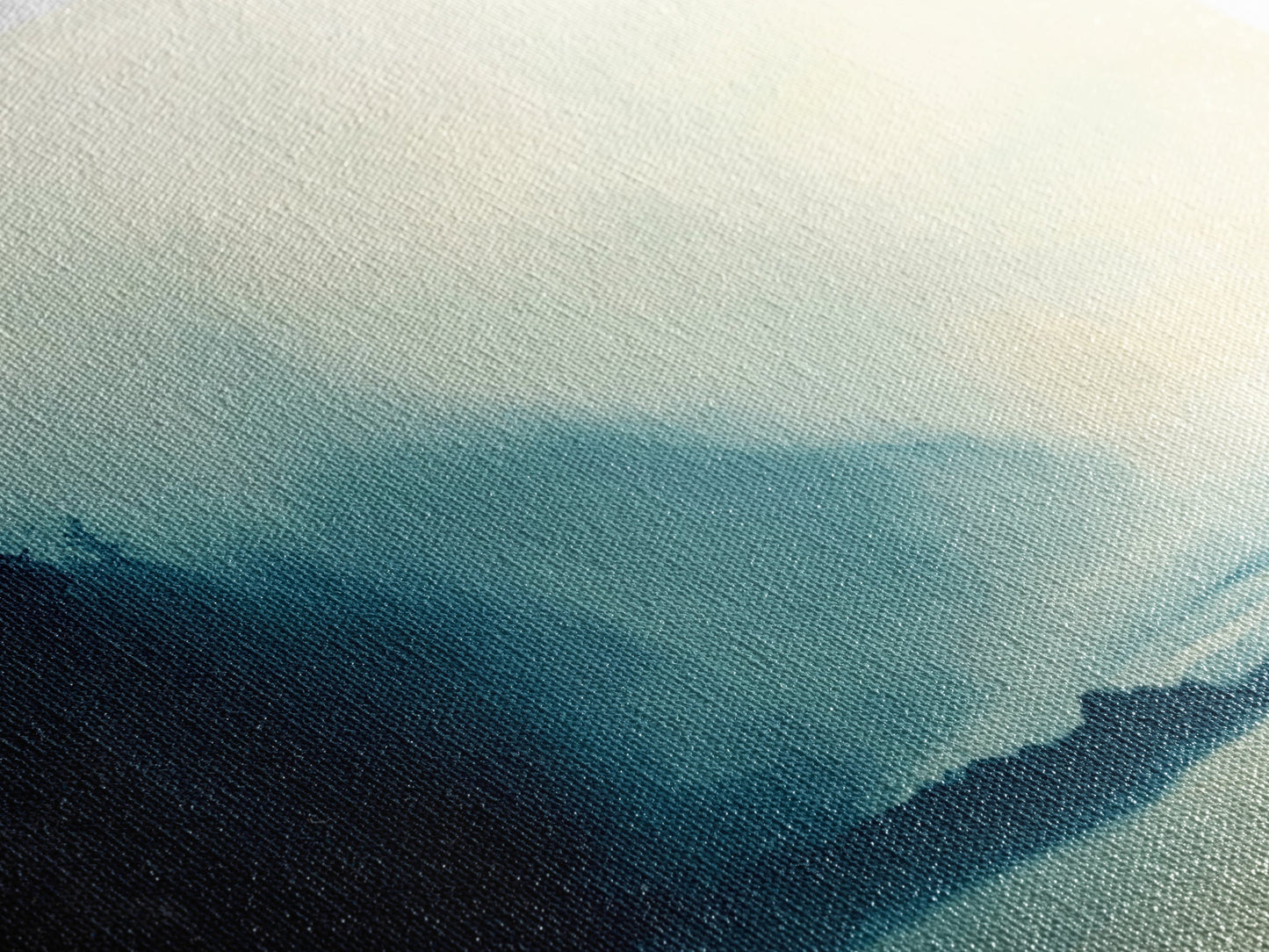 Nebelwald, Smoky-Mountain-Kunst, Kiefernkunst, stimmungsvolle Kunst, Wabi-Sabi-Wandkunst, grüne Wandkunst, Schlafzimmerkunst, gerahmter Leinwanddruck