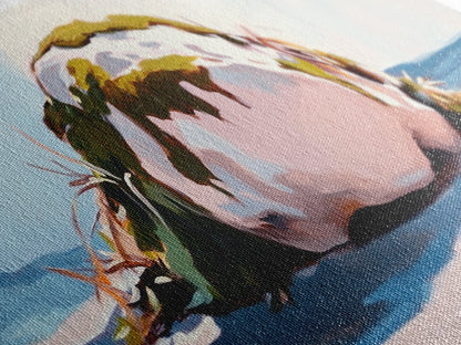 Moosbewachsener Felsen am Strand, Naturkunst am Meer, Erdiger Meeresdruck, Ruhige Zen-Dekoration, Organische minimalistische Ästhetik, Leinwanddruck fürs Wohnzimmer