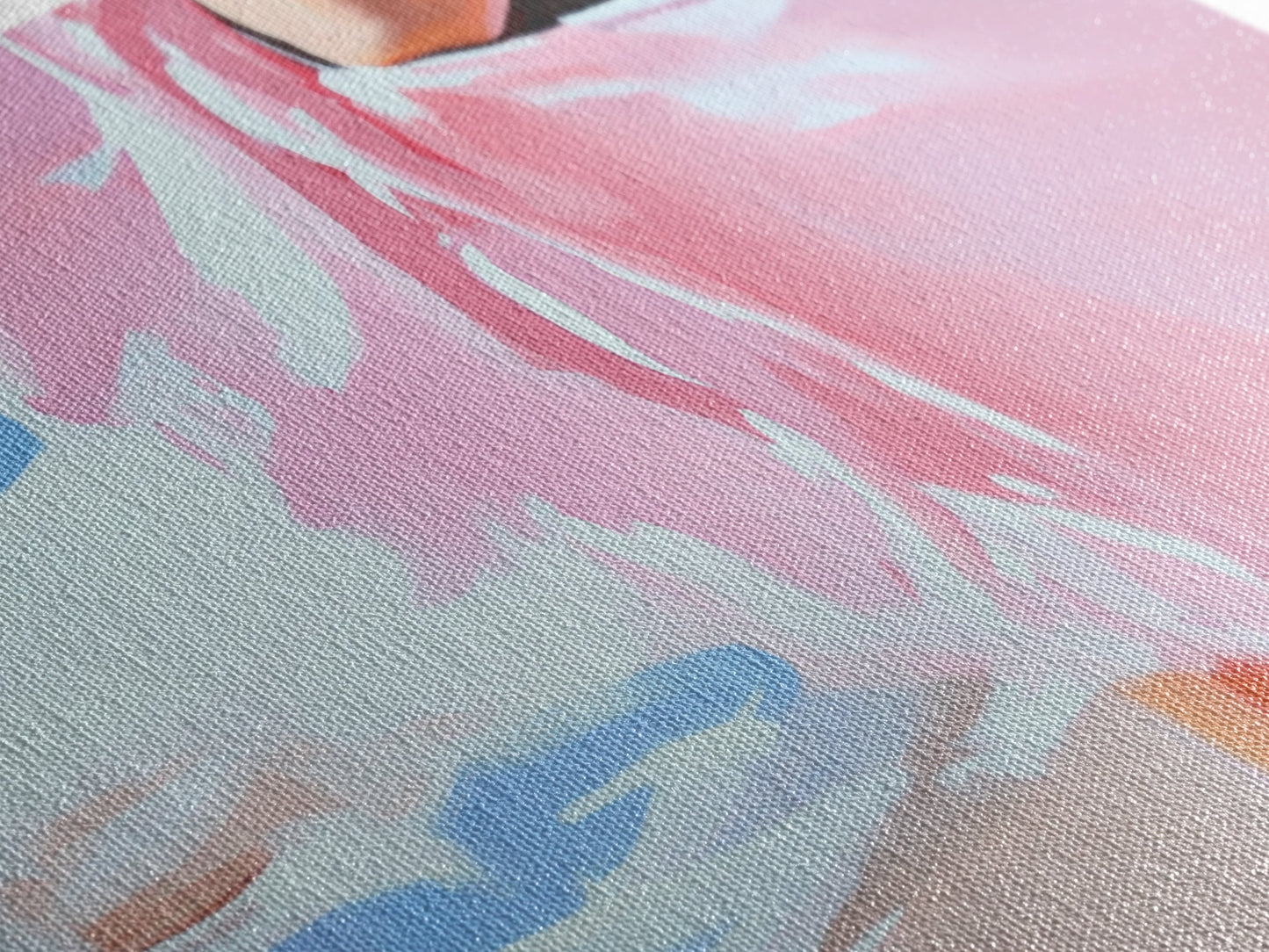 Fließendes Kleid, Strandwind, feminine Eleganz, modische Wandkunst, gerahmter Leinwanddruck, Meeresbrise, moderne Wohndekoration, zartrosa Ästhetik