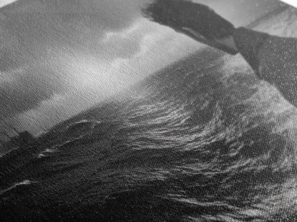 Mann beobachtet Meer, stürmischer Ozeanblick, emotionale Szene, Leinwanddruck, stimmungsvolle Küstendekoration, Wandbild fürs Büro, maritimer Monochrom-Stil