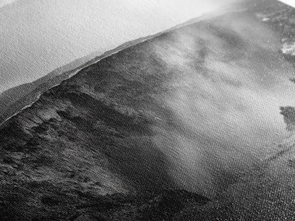 Vulkankrater, rauchige Erde, epische Landschaft, gerahmter Leinwanddruck, ausdrucksstarke Naturkunst, Dekoration fürs Arbeitszimmer, stimmungsvolle Schwarzweißfotografie