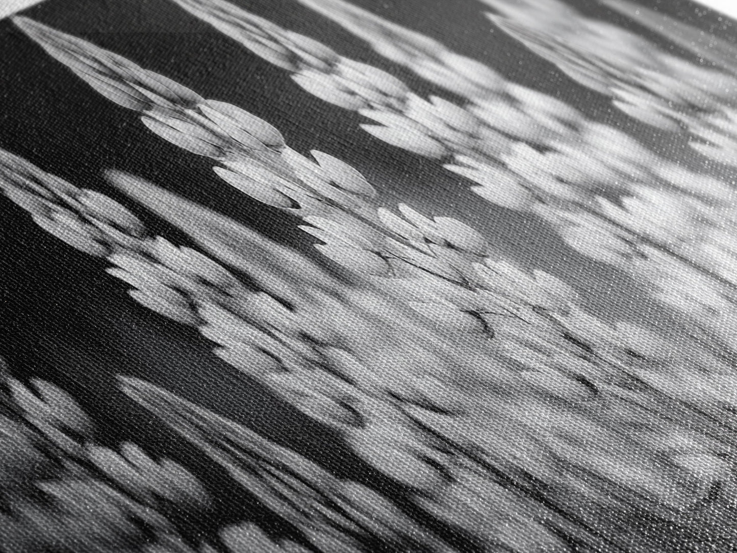 Lupinenblüte, Wilde Schönheit, Blumenstrauß, Leinwanddruck, Botanische Wanddekoration, Moderne Landhauskunst, Frühlingsmotiv fürs Wohnzimmer