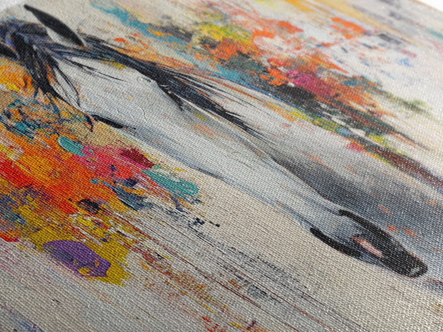 Weißes Pferd, abstrakte Kunst, stimmungsvolle Motive, rustikaler Stil, impressionistisches Pferd, gerahmter Leinwanddruck, extra breites Bild, moderne Landhauskunst