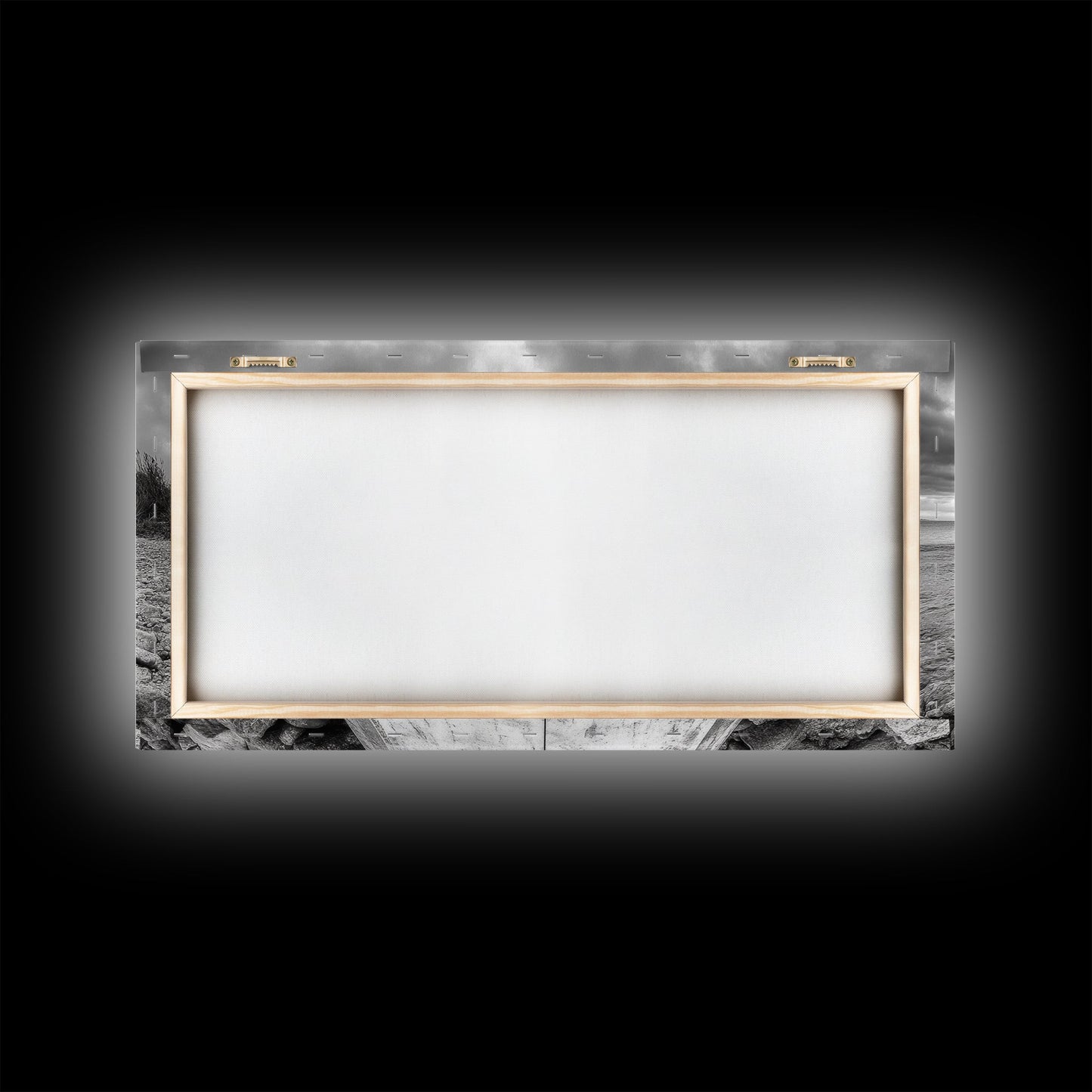 Surfbrett, Felsküste, Bewölktes Meer, Küstenabenteuer, Strandästhetik, Leinwanddruck, Minimalistische Meereskunst, Maritime Wanddekoration, Badezimmer-Wandkunst