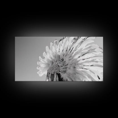 Kopfschmuck der Ureinwohner, Federkrone, Kulturelle Hommage, Leinwanddruck, Boho-Ethno-Dekor, Wandbild fürs Schlafzimmer, Monochromer indigener Stil