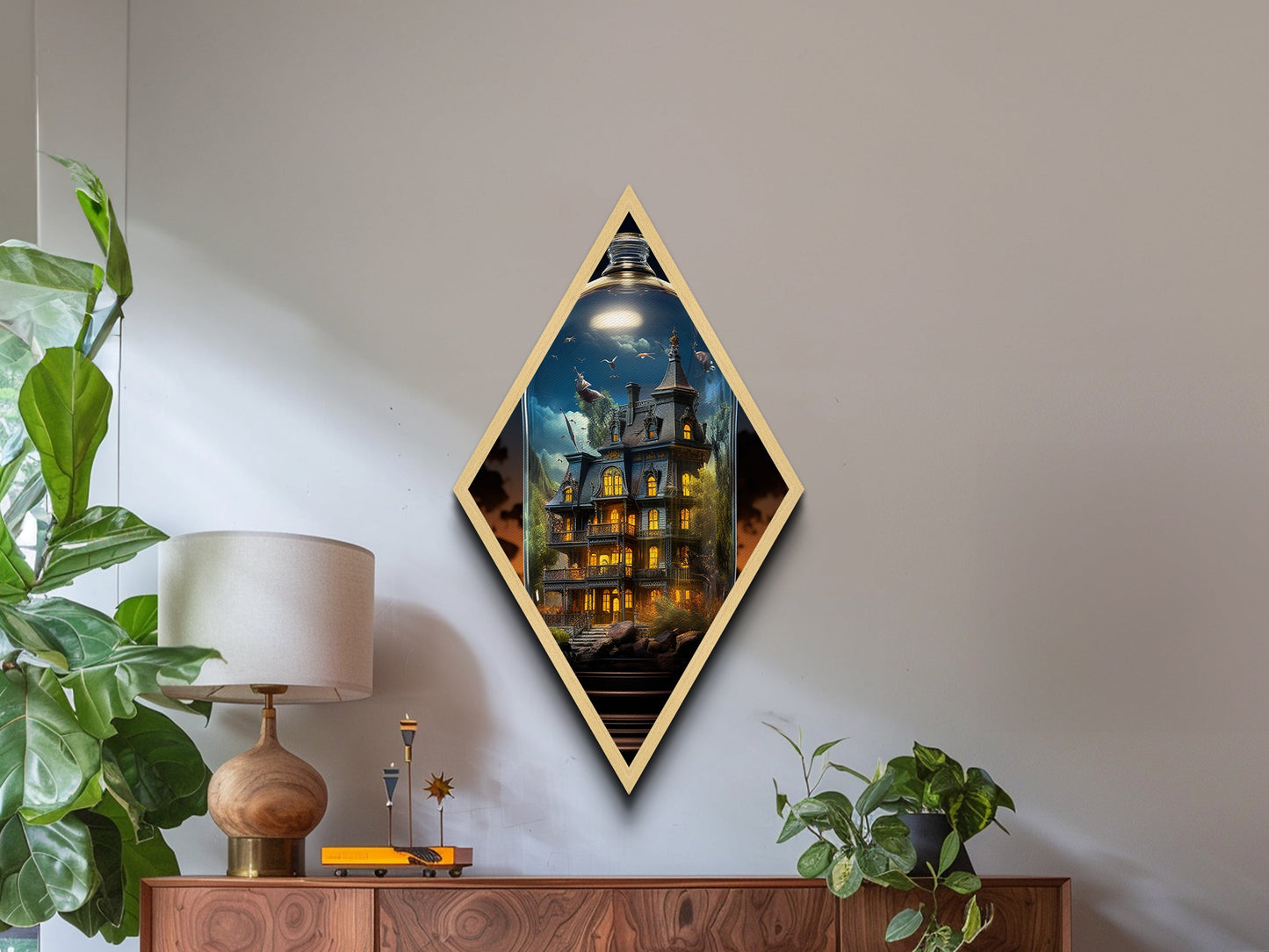 Viktorianisches Spukhaus in der Abenddämmerung – Rautenförmiger Kunstdruck auf Leinwand mit leuchtenden Fenstern – gotische Halloween-Dekoration