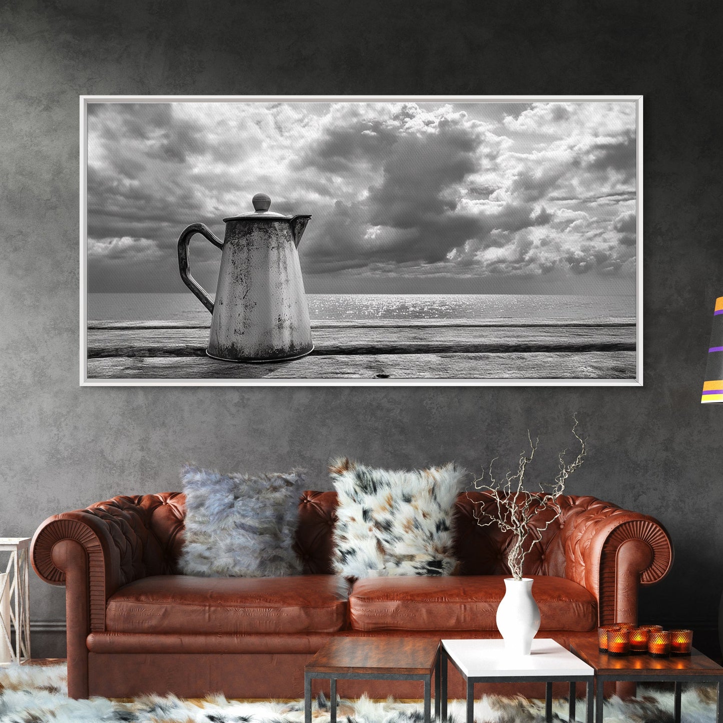 Kaffeekanne am Meer, Stillleben mit Meerblick, Rustikaler Morgen, Gerahmter Leinwanddruck, Maritime Wandkunst, Strandküchendekoration, Stimmungsvolle Naturkunst