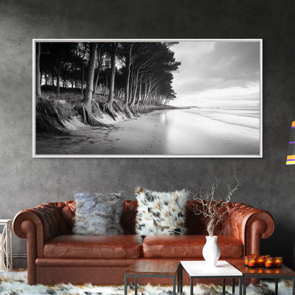 Kiefern, Sandstrand, Küstenidylle, Treibholzstrand, gerahmter Leinwanddruck, neutrale Wandkunst, rustikaler Küstenstil, Eingangsbereich-Landschaft