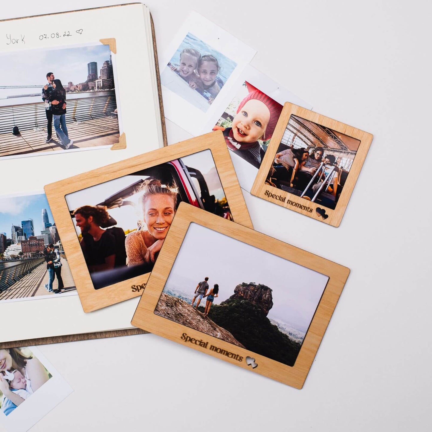 Bundle: Map, Photo Frames, Flags and Airplanes Pins